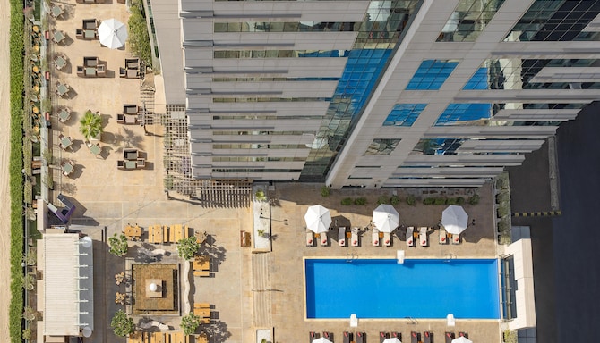 Radisson Blu Hotel, Dubai Barsha Heights - Pool