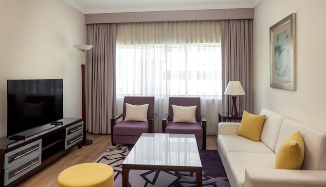 Radisson Blu Hotel, Dubai Barsha Heights - جناح