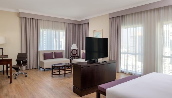 Radisson Blu Hotel, Dubai Barsha Heights - جناح