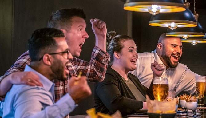 Radisson Blu Hotel, Dubai Canal View - Bai Bar and Terrace