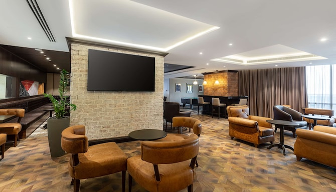 Radisson Blu Hotel, Dubai Canal View - BAI Bar & Terrace