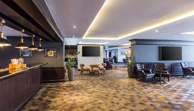 Radisson Blu Hotel, Dubai Canal View - BAI Bar and Terrace