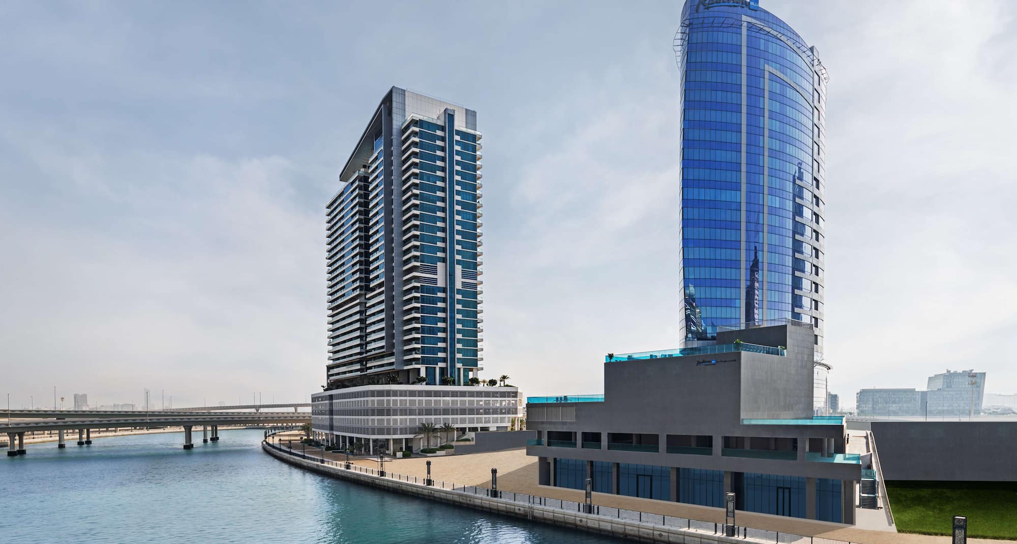 Radisson Blu Hotel, Dubai Canal View - Exterior