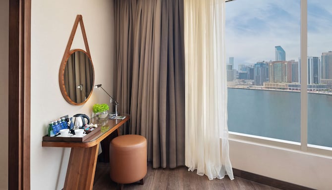 Radisson Blu Hotel, Dubai Canal View - Superior Room - Canal View
