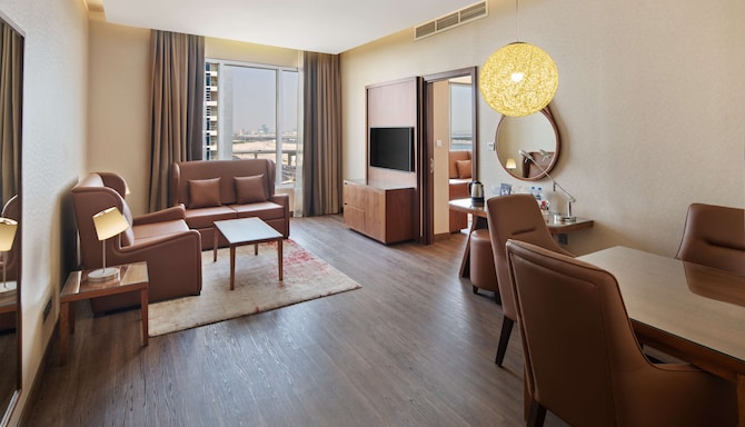 Radisson Blu Hotel, Dubai Canal View - Family Suite