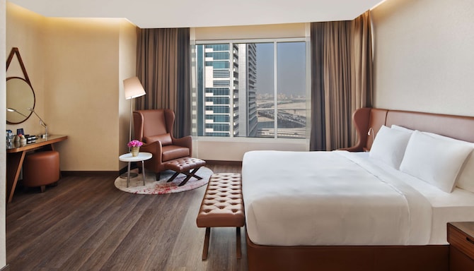 Radisson Blu Hotel, Dubai Canal View - Superior Room