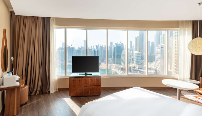 Radisson Blu Hotel, Dubai Canal View - Executive room with a view