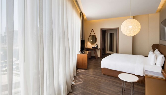 Radisson Blu Hotel, Dubai Canal View - Standard Room - Canal View