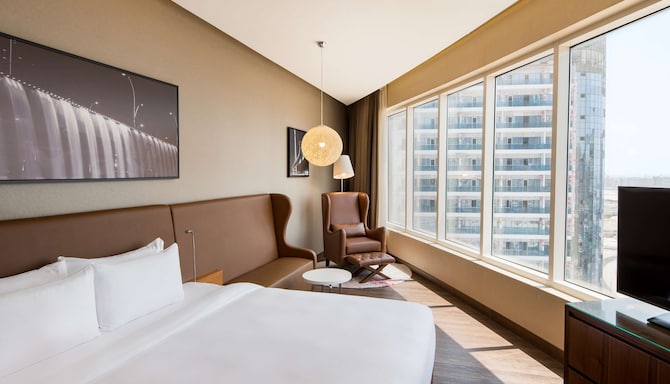 Radisson Blu Hotel, Dubai Canal View - Standard Room