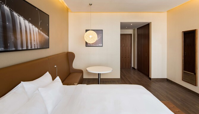 Radisson Blu Hotel, Dubai Canal View - Executive Room
