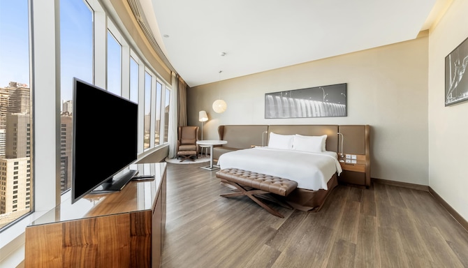 Radisson Blu Hotel, Dubai Canal View - Executive Room - Canal View