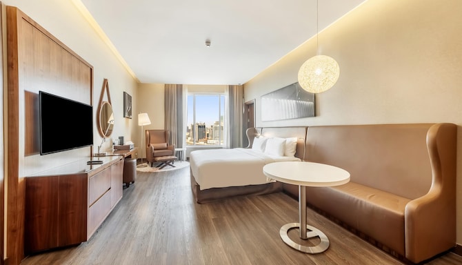 Radisson Blu Hotel, Dubai Canal View - Superior Room