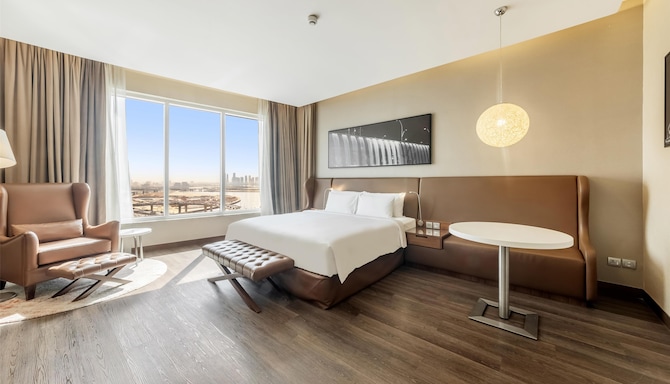 Radisson Blu Hotel, Dubai Canal View - Standard Room & Superior Room