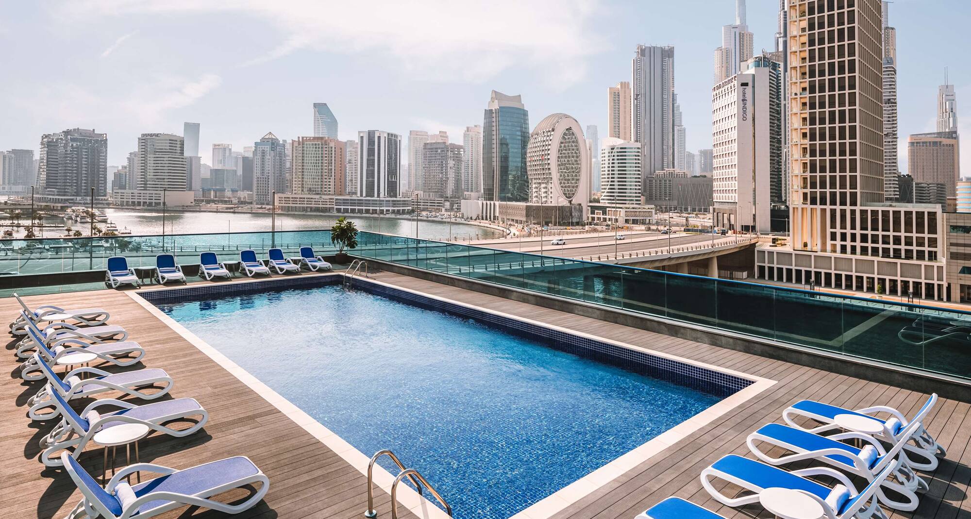 Radisson Blu Hotel, Dubai Canal View - Pool