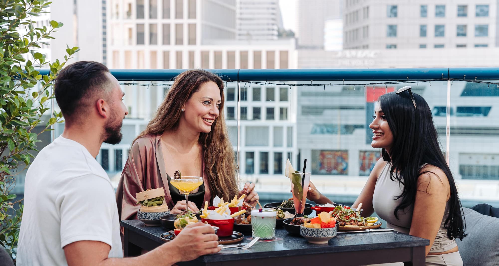 Radisson Blu Hotel, Dubai Canal View - BAI Bar and Terrace