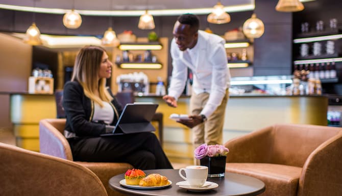 Radisson Blu Hotel, Dubai Canal View - BakeHouse