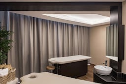 Radisson Blu Hotel, Dubai Canal View - Dreamworks Spa