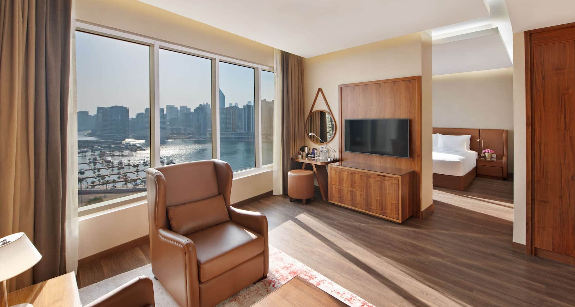 Radisson Blu Hotel, Dubai Canal View - Suite