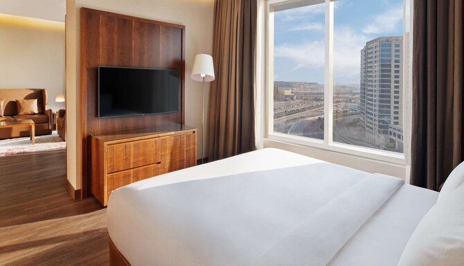 Radisson Blu Hotel, Dubai Canal View - Suite bedroom