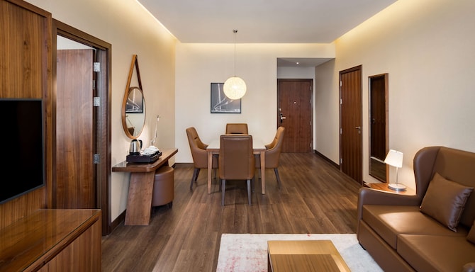 Radisson Blu Hotel, Dubai Canal View - Family Suite