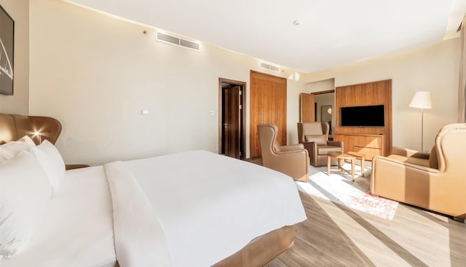 Radisson Blu Hotel, Dubai Canal View - Family Suite