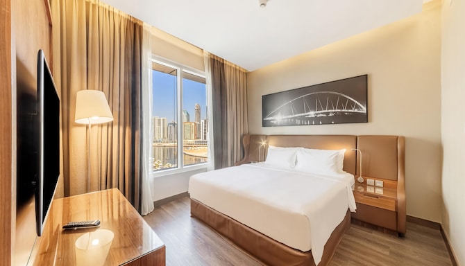 Radisson Blu Hotel, Dubai Canal View - One Bedroom Suite - Canal View