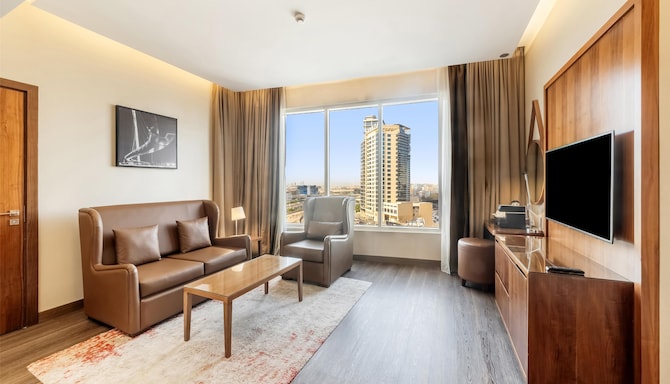 Radisson Blu Hotel, Dubai Canal View - One Bedroom Suite
