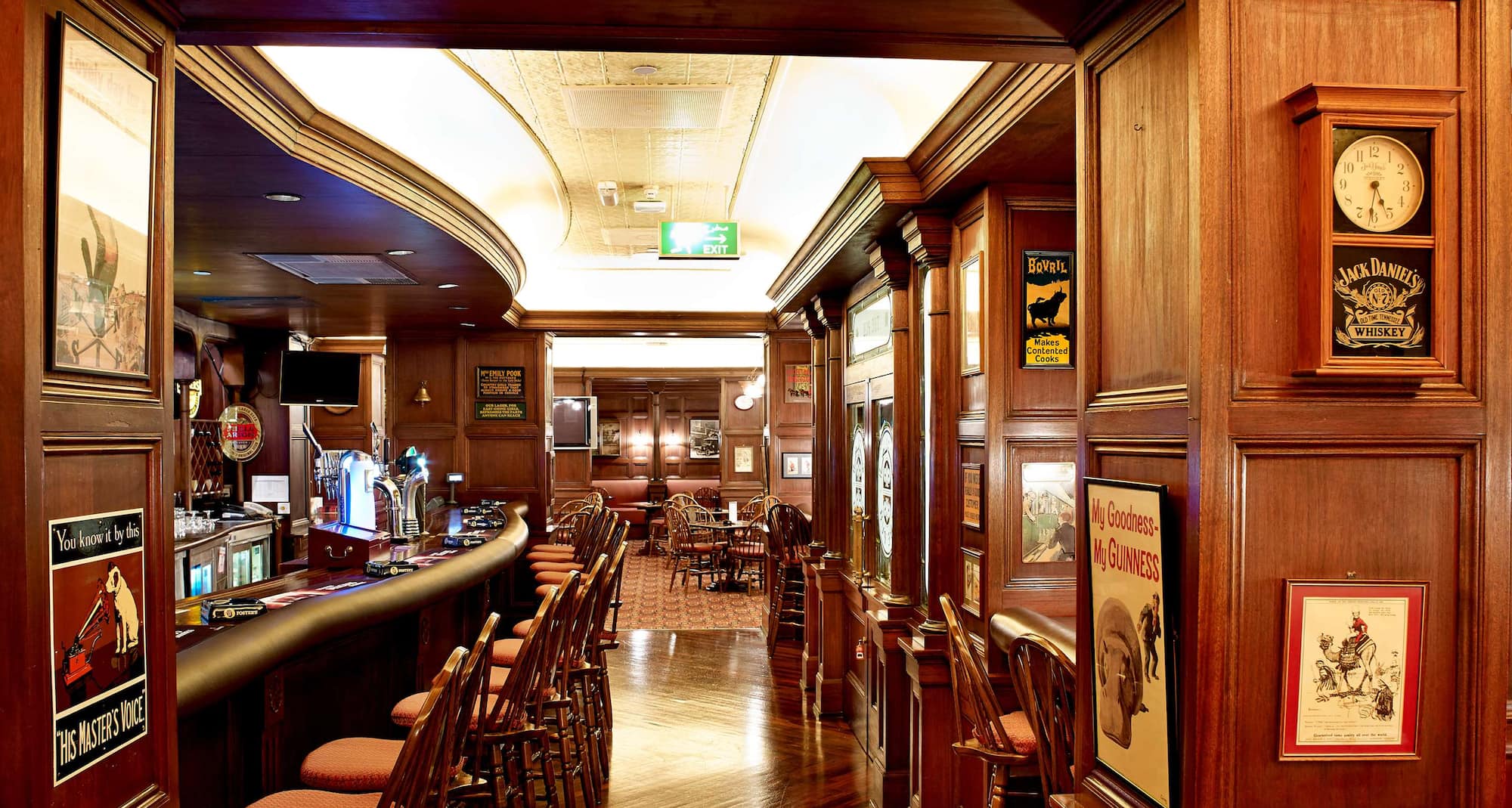 Radisson Blu Hotel, Dubai Deira Creek - The Pub Bar