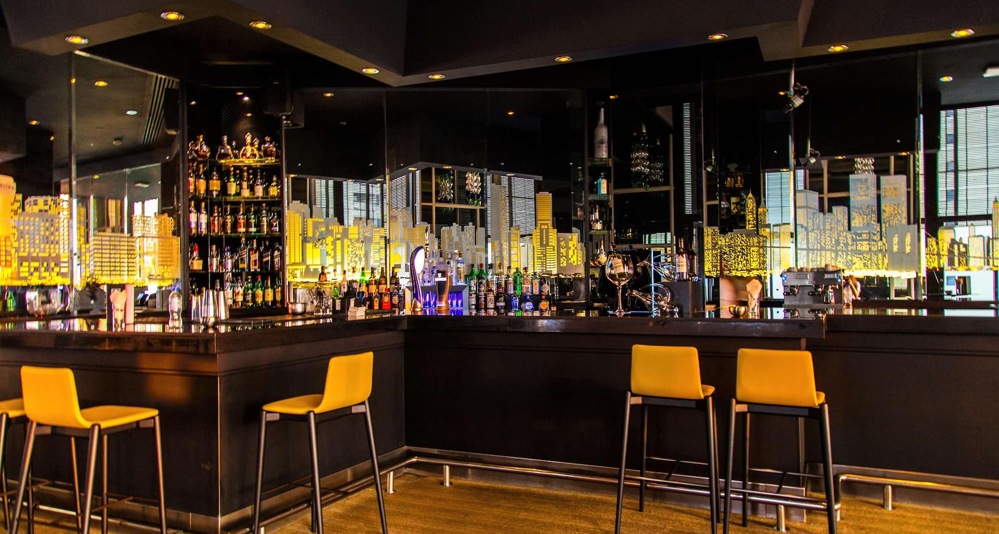 Radisson Blu Hotel, Dubai Deira Creek - Up On The Tenth Bar
