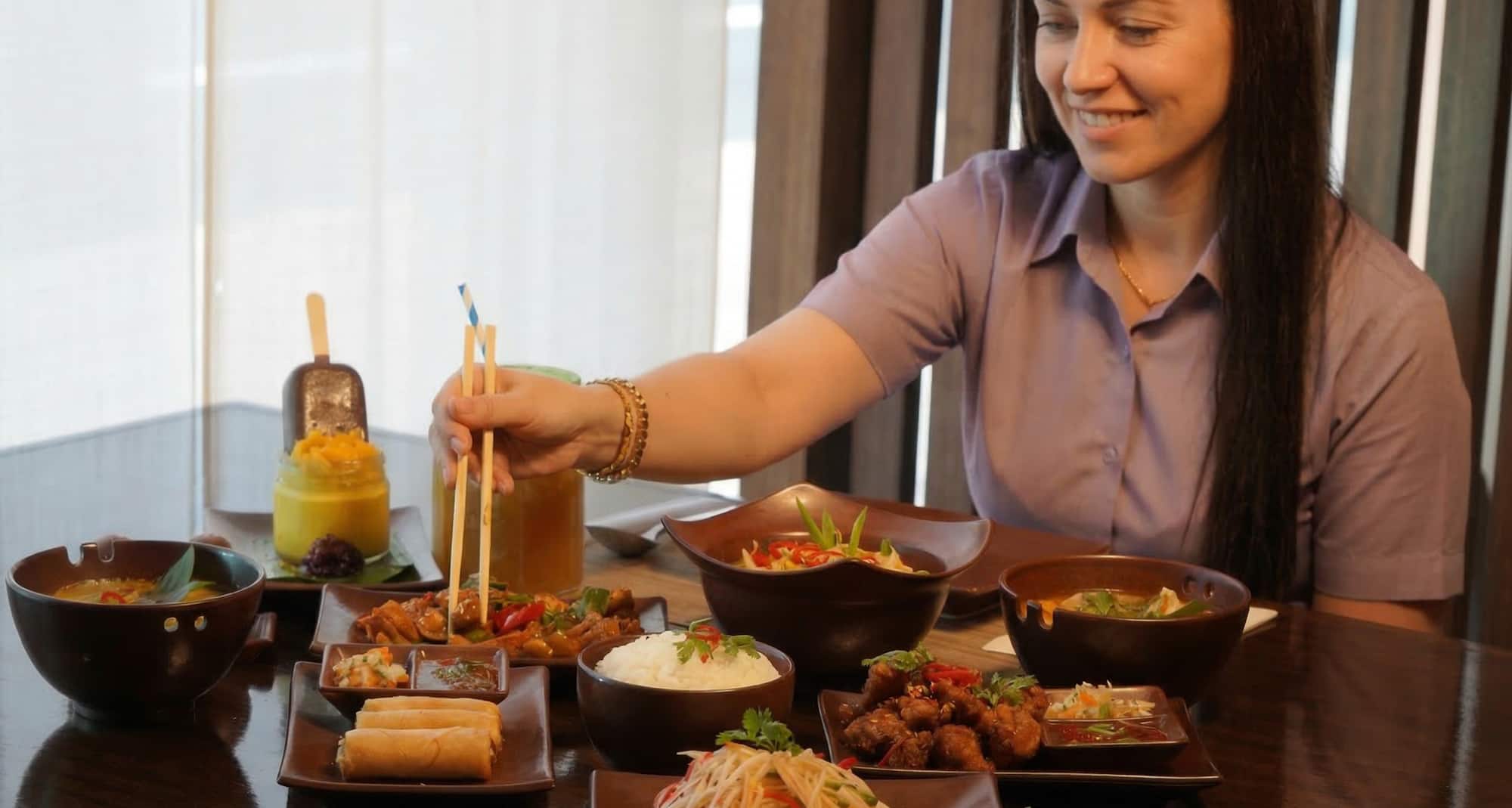 Radisson Blu Hotel, Dubai Deira Creek - Yum Restaurant