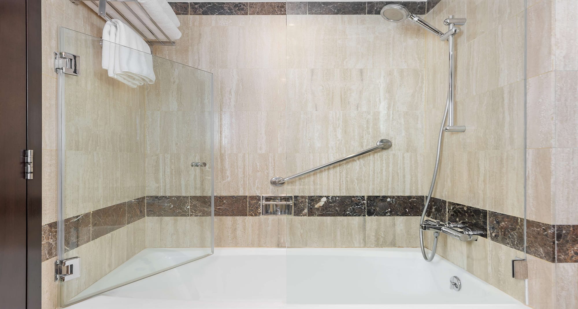 Radisson Blu Hotel, Dubai Deira Creek - Standard Room bathroom