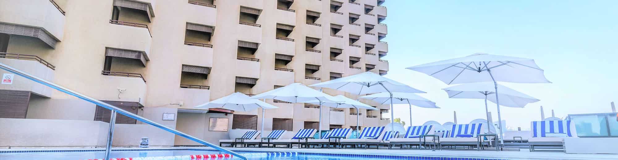 Radisson Blu Hotel, Dubai Deira Creek - Piscine extérieure
