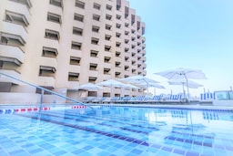 Radisson Blu Hotel, Dubai Deira Creek - Piscine extérieure