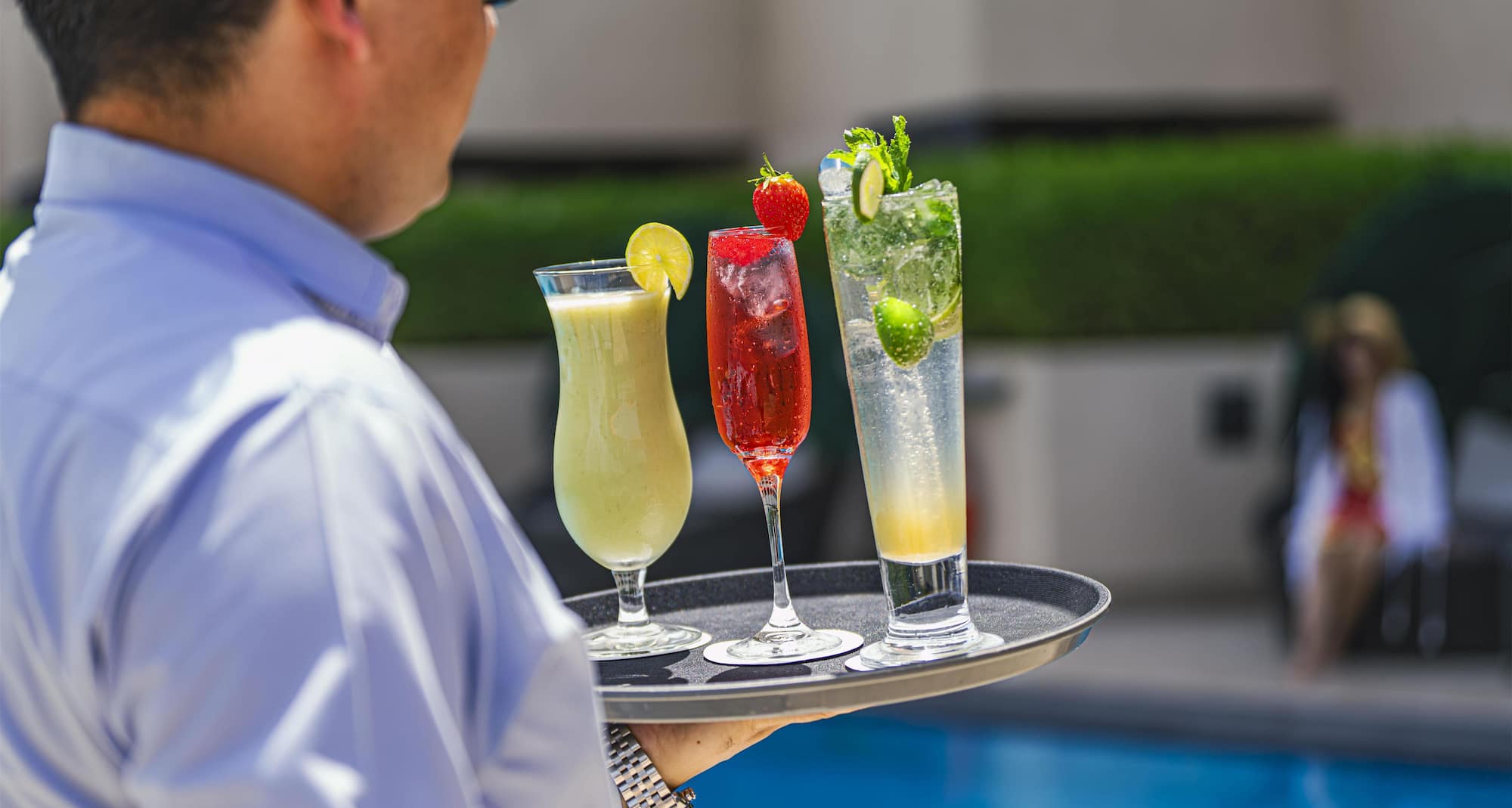 Radisson Blu Hotel, Dubai Deira Creek - BluO Pool Bar Bar