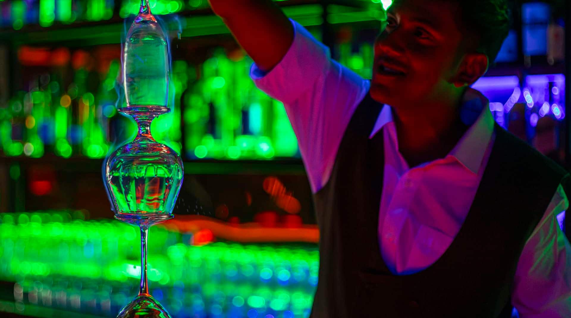 Radisson Blu Hotel, Dubai Deira Creek - Kubu bartender