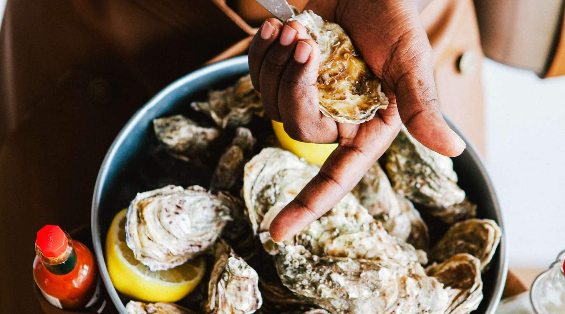 Radisson Blu Hotel, Dubai Deira Creek - Fish Marked Restaurant Oysters