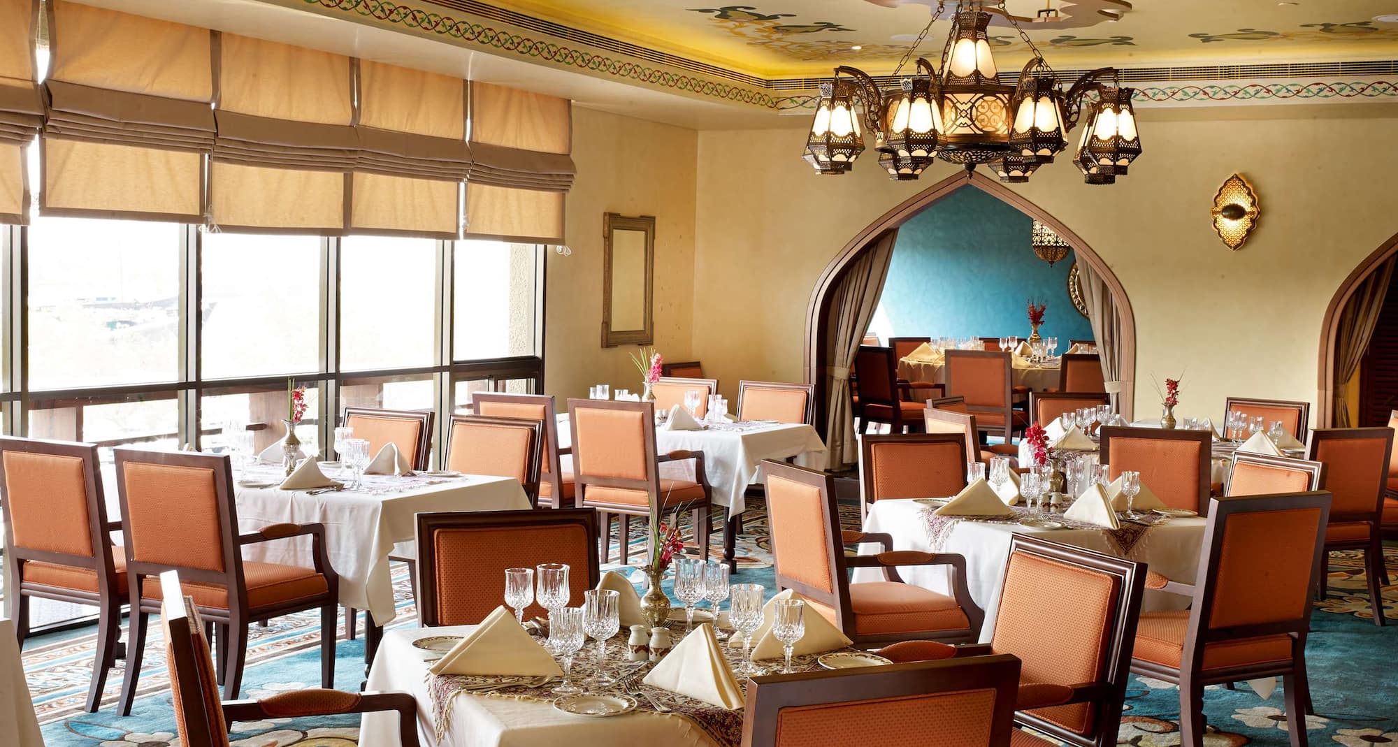 Radisson Blu Hotel, Dubai Deira Creek - ресторан Shabestan