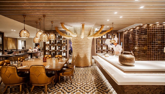 Radisson Blu Hotel, Dubai Deira Creek - Aseelah Restaurant