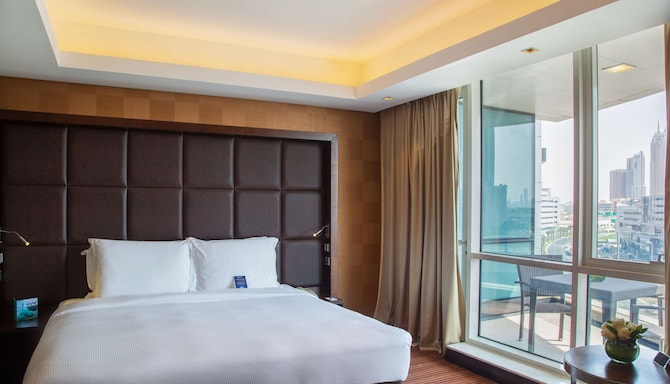 Radisson Blu Hotel, Dubai Media City - Executive Room with Lounge Access and Balcony