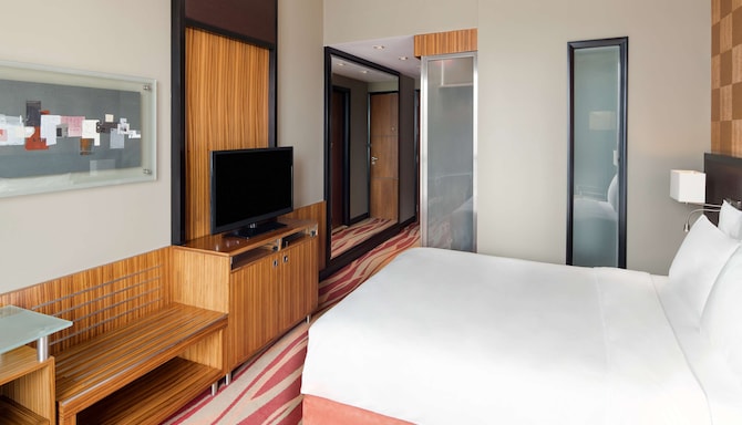 Radisson Blu Hotel, Dubai Media City - Premium Room