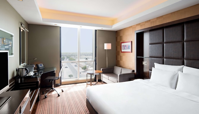 Radisson Blu Hotel, Dubai Media City - Executive Room with Lounge Access