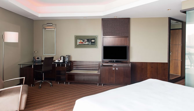 Radisson Blu Hotel, Dubai Media City - Executive Room with Lounge Access and Balcony