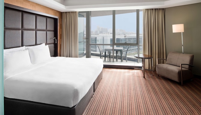 Radisson Blu Hotel, Dubai Media City - Executive Room with Lounge Access and Balcony