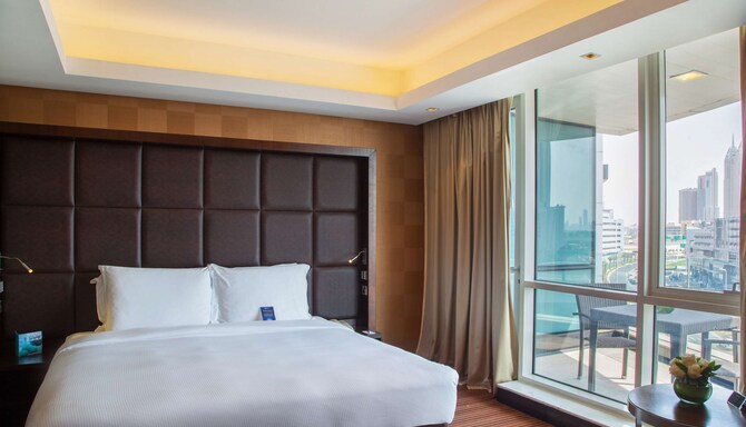 Radisson Blu Hotel, Dubai Media City - Guest room