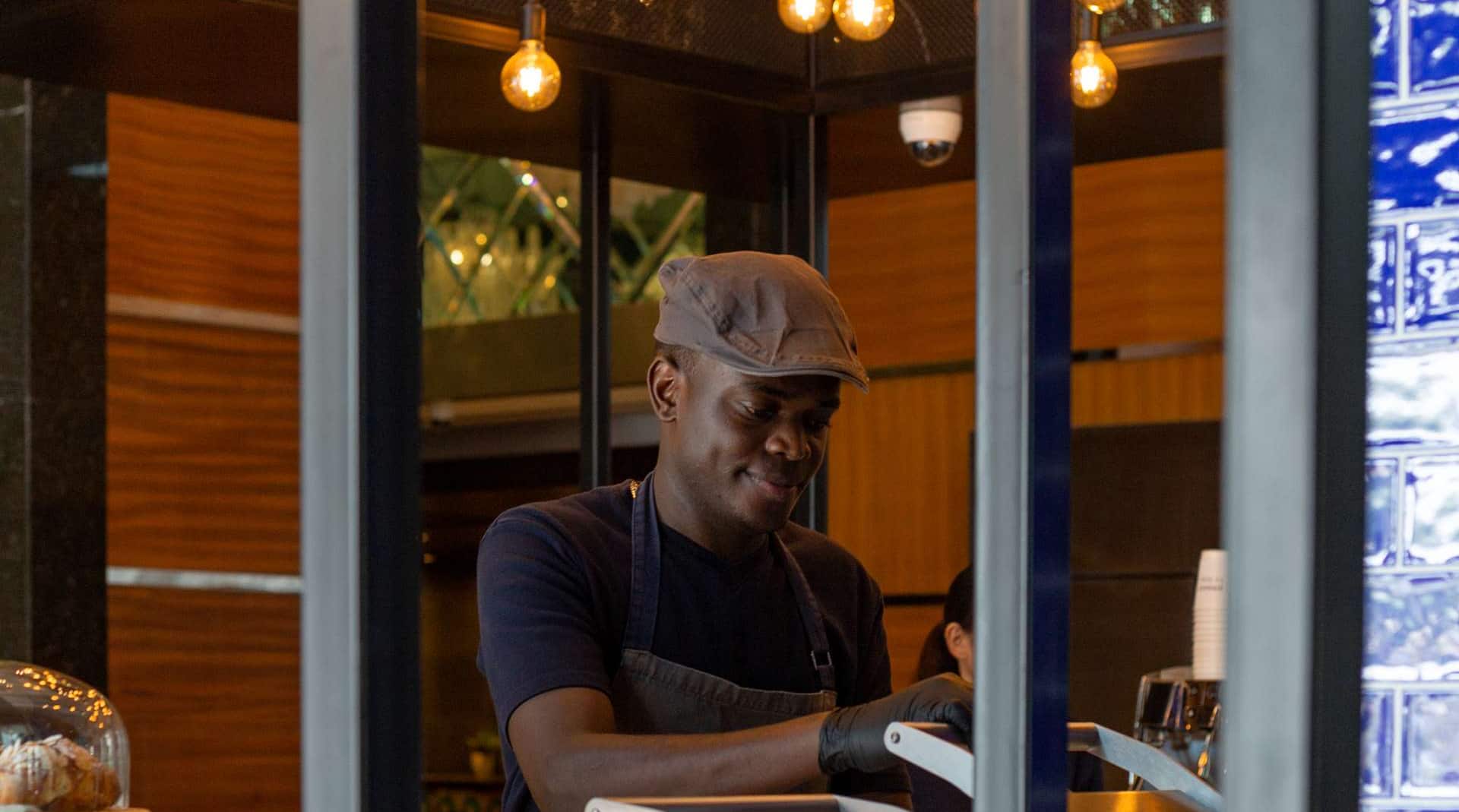 Radisson Blu Hotel, Dubai Media City - Jones the Grocer