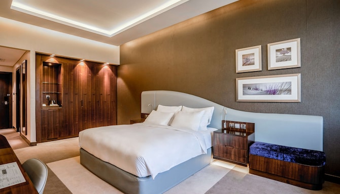 Radisson Blu Hotel, Dubai Waterfront - Standard, Superior & Executive Room