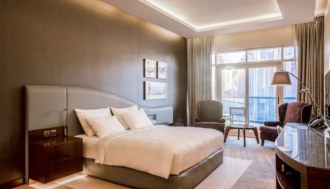 Radisson Blu Hotel, Dubai Waterfront - Superior & Executive Room