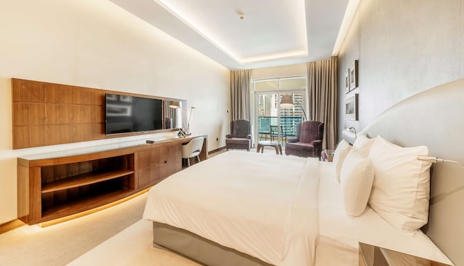 Radisson Blu Hotel, Dubai Waterfront - Premium Room - Downtown View