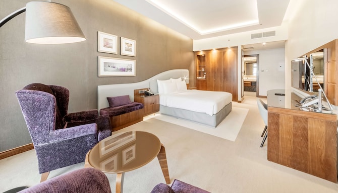 Radisson Blu Hotel, Dubai Waterfront - Premium Room - Downtown View