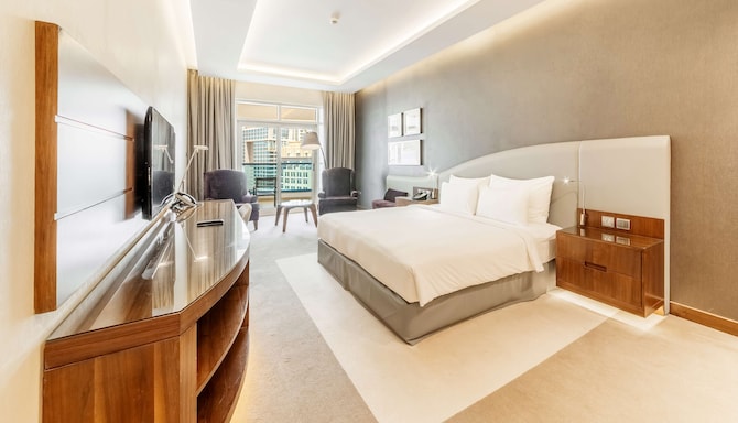 Radisson Blu Hotel, Dubai Waterfront - Premium Room - Downtown View